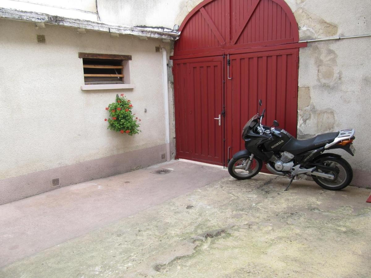 Pub Vauban Terreaux Hotel Avallon Exterior photo